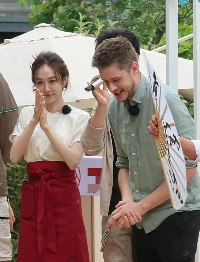 小蕾路边摆摊卖咖啡最高30元价格很亲民PG电子麻将胡了2姜妍录制新综艺！与黄(图3)
