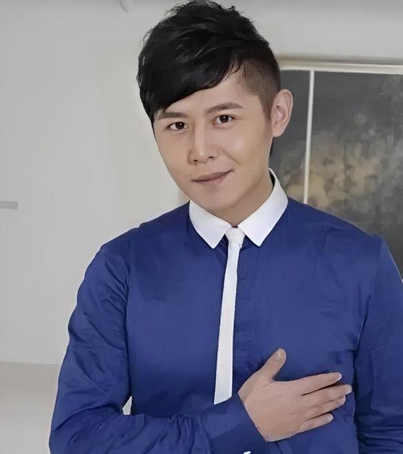 现身云南骑机车去郊游实现财富自由没啥烦恼麻将胡了2试玩模拟器45岁网红大冰近况：(图16)