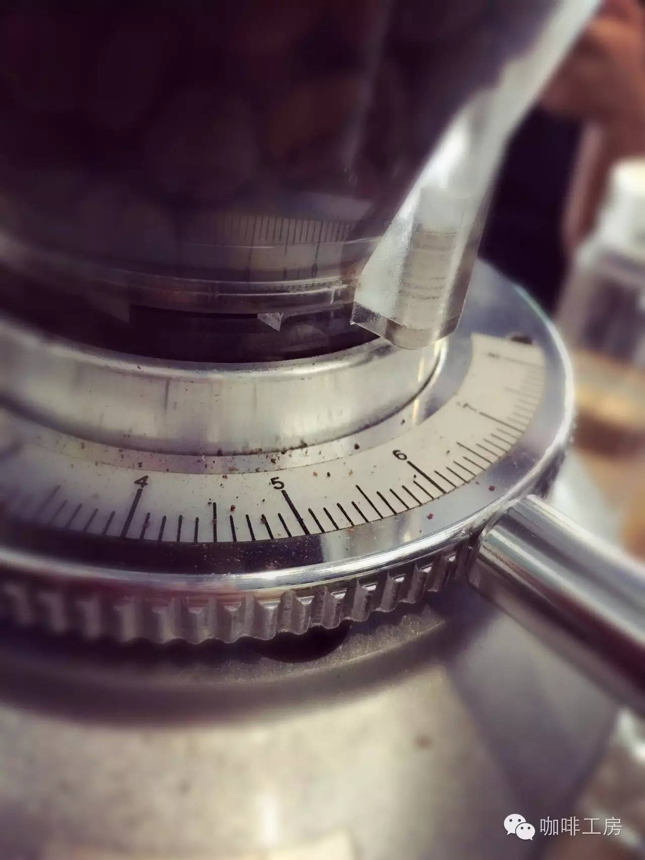 几？为什么咖啡馆每天都要调磨豆机？麻将胡了2意式咖啡磨粉到底该磨刻度(图4)